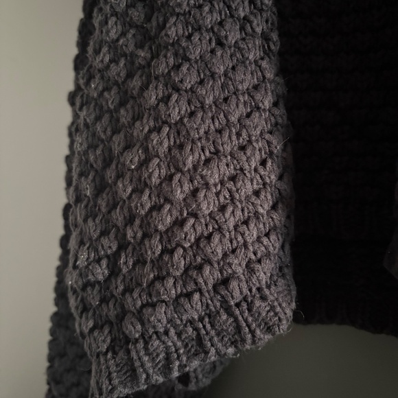 Cropped black sweater - Picture 3 of 5